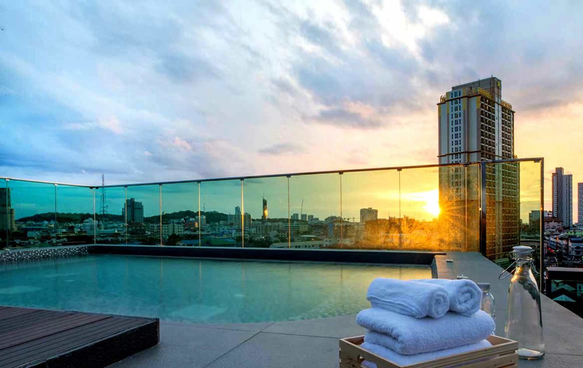 Apartamento Urban Attitude Pattaya Exterior foto